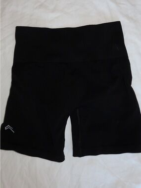 Oner Effortless shorts 
Size small
Black
Barely worn